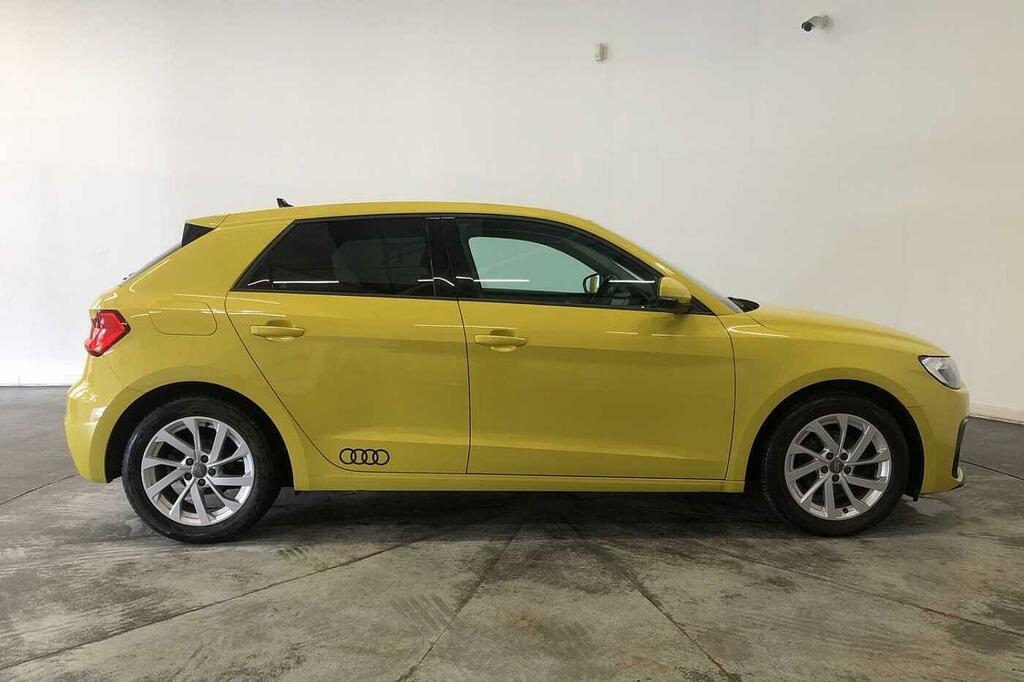 Audi A1 Sport 30 Tfsi 116 Ps 6-Speed SB68FXL Yellow #4