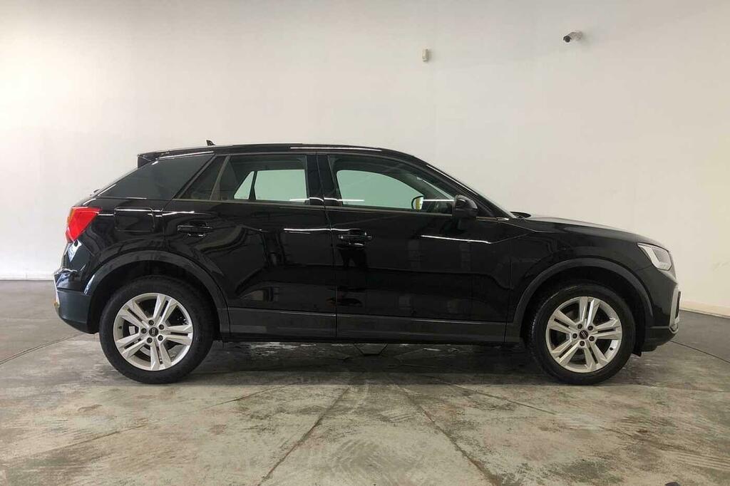 Audi Q2 Sport 30 Tfsi 110 Ps 6-Speed SL22XRE Black #4
