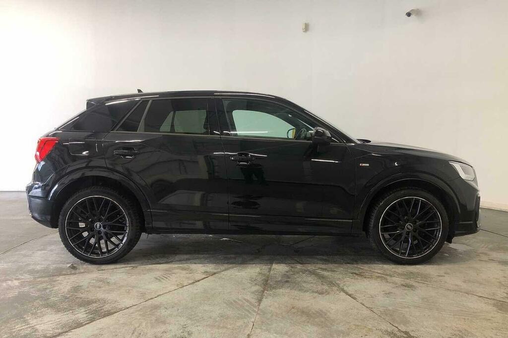 Audi Q2 Black Edition 35 Tfsi 150 Ps S Tronic NV21KNK Black #4