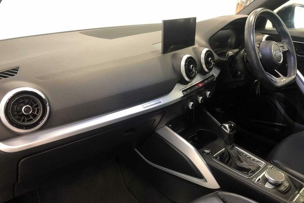 Audi Q2 Black Edition 35 Tfsi 150 Ps S Tronic NV21KNK Black #2