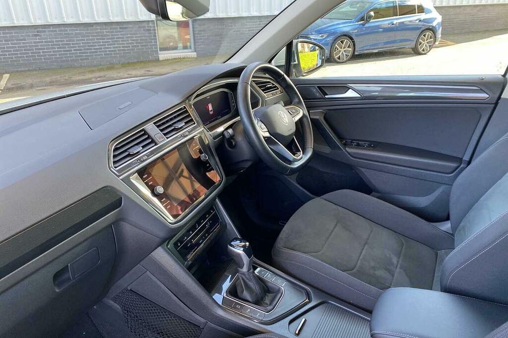 Volkswagen Tiguan 1.5 Tsi 150 Elegance SK23HXV White #2