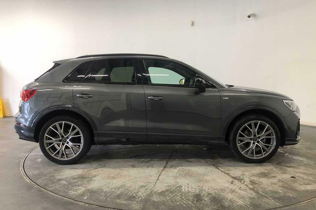 Audi Q3 Black Edition 35 Tdi 150 Ps S Tronic SK75YRZ Grey #4