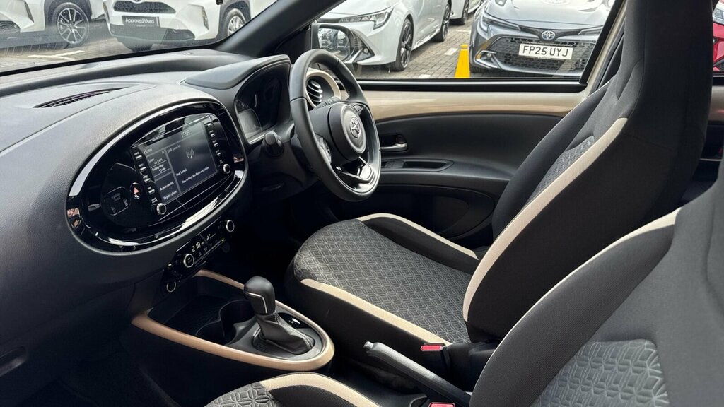 Toyota Aygo X 1.0 Vvt-i Edge X-shift Euro 6 Ss SB73HFK Beige #5
