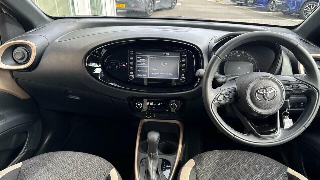 Toyota Aygo X 1.0 Vvt-i Edge X-shift Euro 6 Ss SB73HFK Beige #6