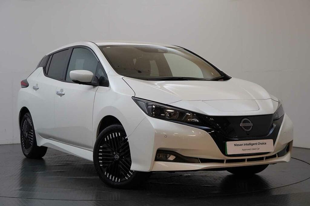 Nissan Leaf 39Kw N-connecta With Sat Nav And 360 View Cam White