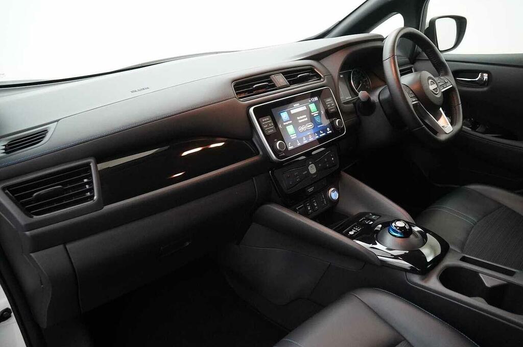 Nissan Leaf 39Kw N-connecta With Sat Nav And 360 View Cam LB72MKE White #2