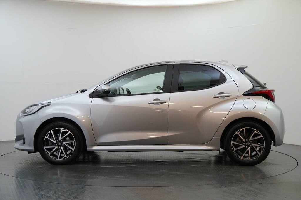 Toyota Yaris 1.5 Vvt-h Design E-cvt Euro 6 Ss SM23PZD Silver #4