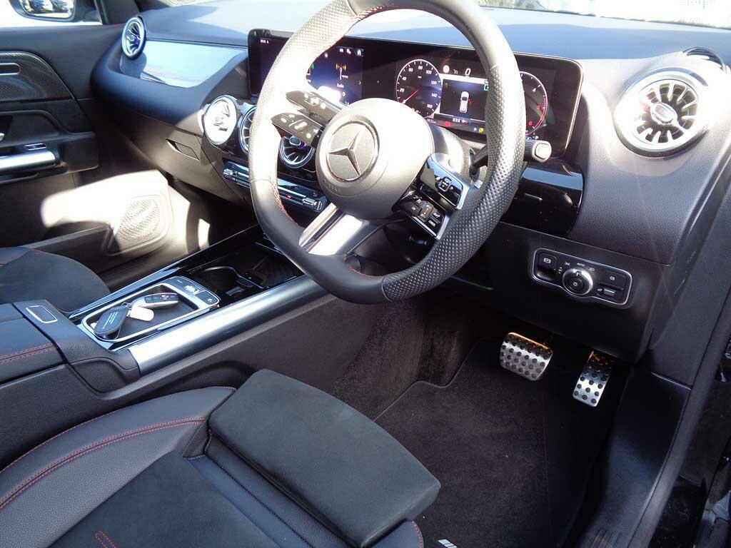 Mercedes-Benz GLA Class Gla 220 D 4Matic Amg Line Executive SL74ZVV Black #3