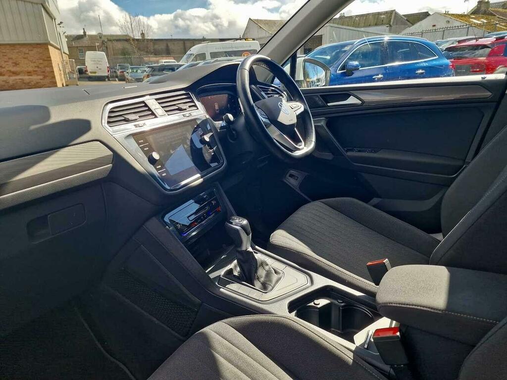 Volkswagen Tiguan Allspace 1.5 Tsi Life Dsg YB72KVS White #2