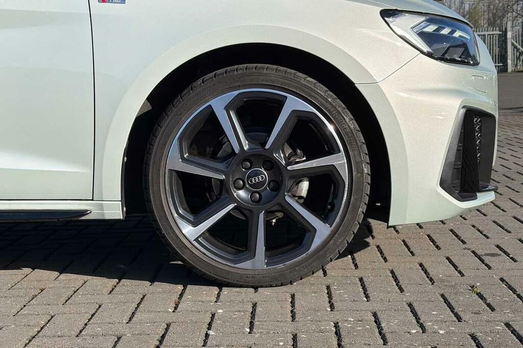 Audi A1 Black Edition 25 Tfsi 95 Ps 5-Speed SN75YEE Silver #5