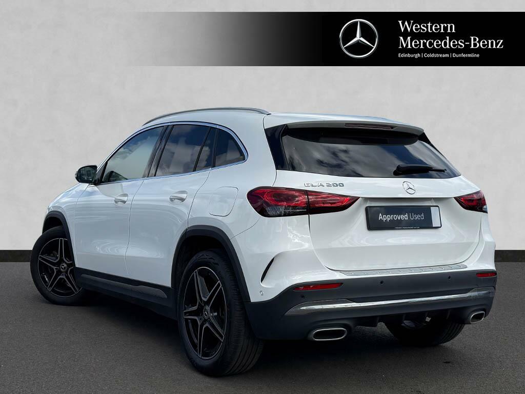 Mercedes-Benz GLA Class Gla 200 Amg Line Executive White #2