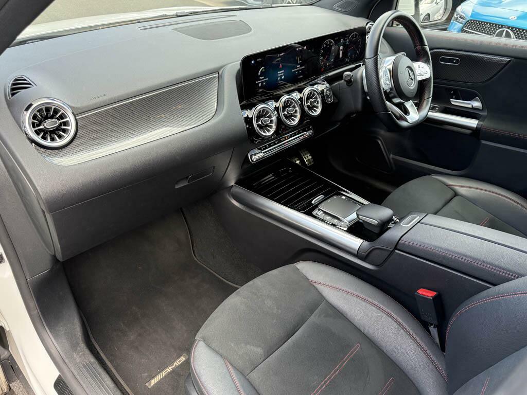 Mercedes-Benz GLA Class Gla 200 Amg Line Executive White #3