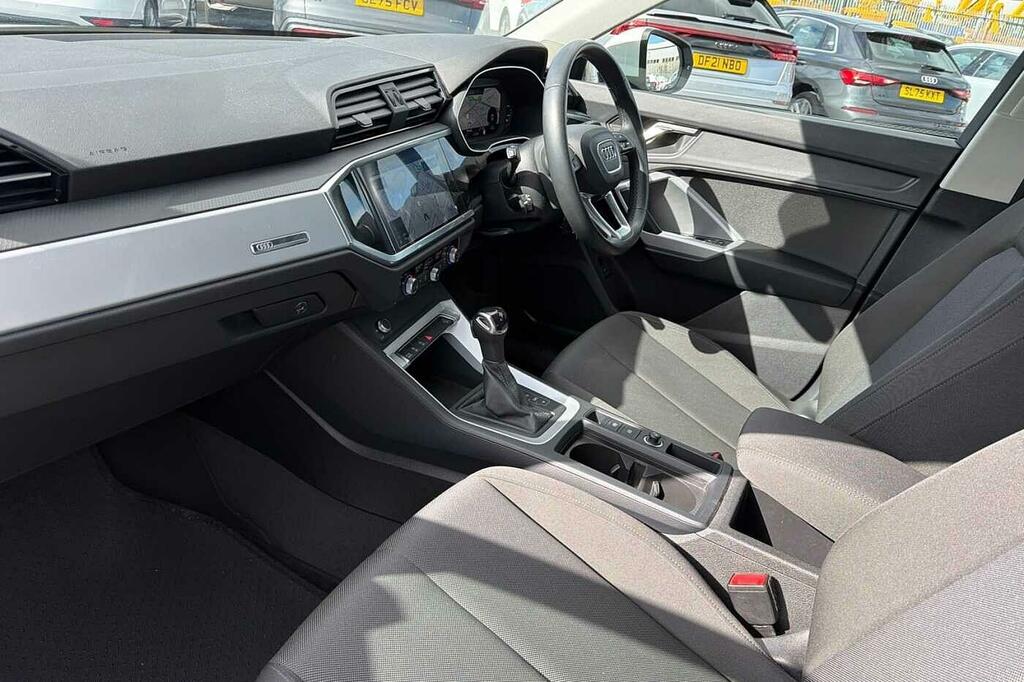 Audi Q3 Technik 35 Tfsi 150 Ps S Tronic SL22AWU White #2