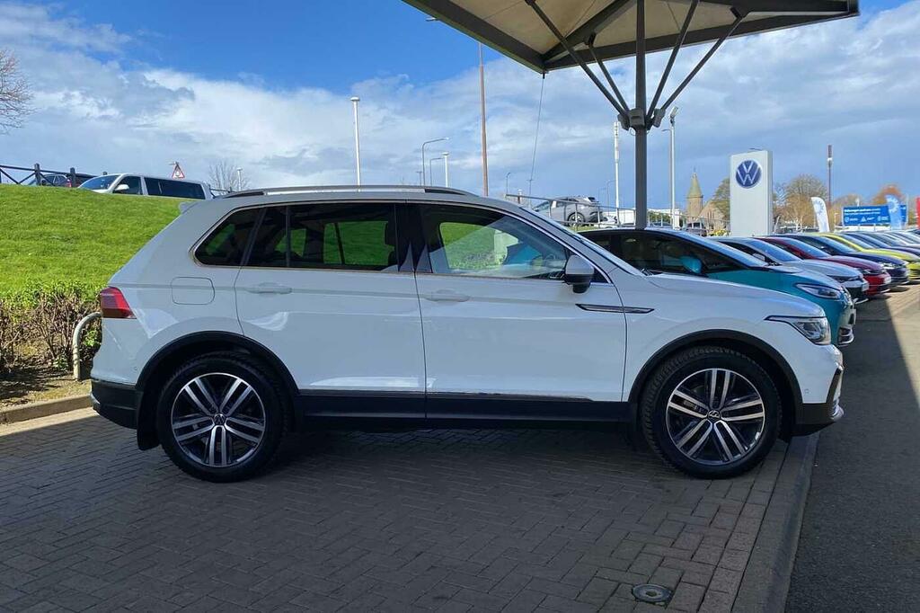 Volkswagen Tiguan 1.5 Tsi 150 Elegance Dsg SL21HYW White #4