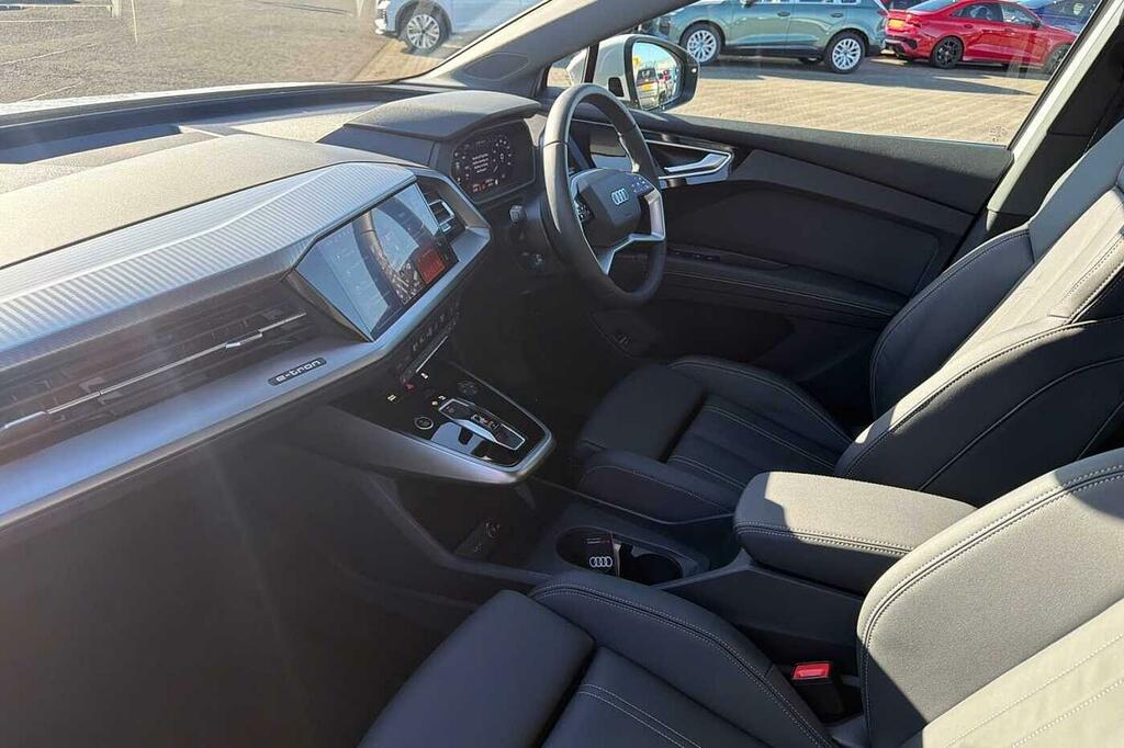 Audi Q4 E Tron Q4 Sport 40 E-tron 150,00 Kw SL75FWA White #2