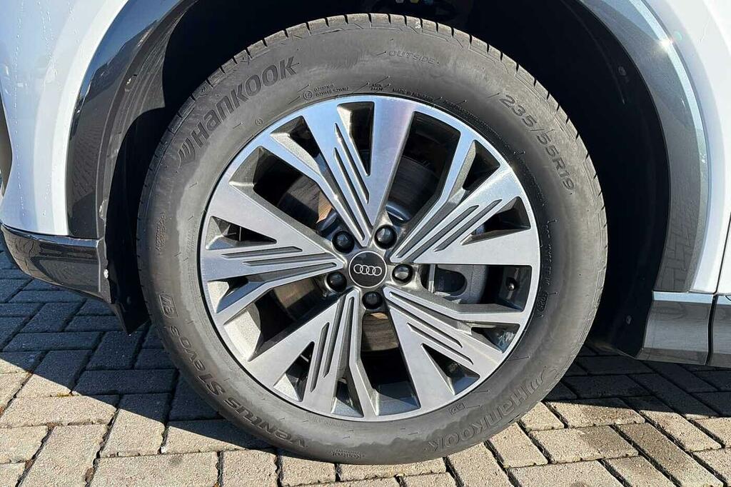 Audi Q4 E Tron Q4 Sport 40 E-tron 150,00 Kw SL75FWA White #5