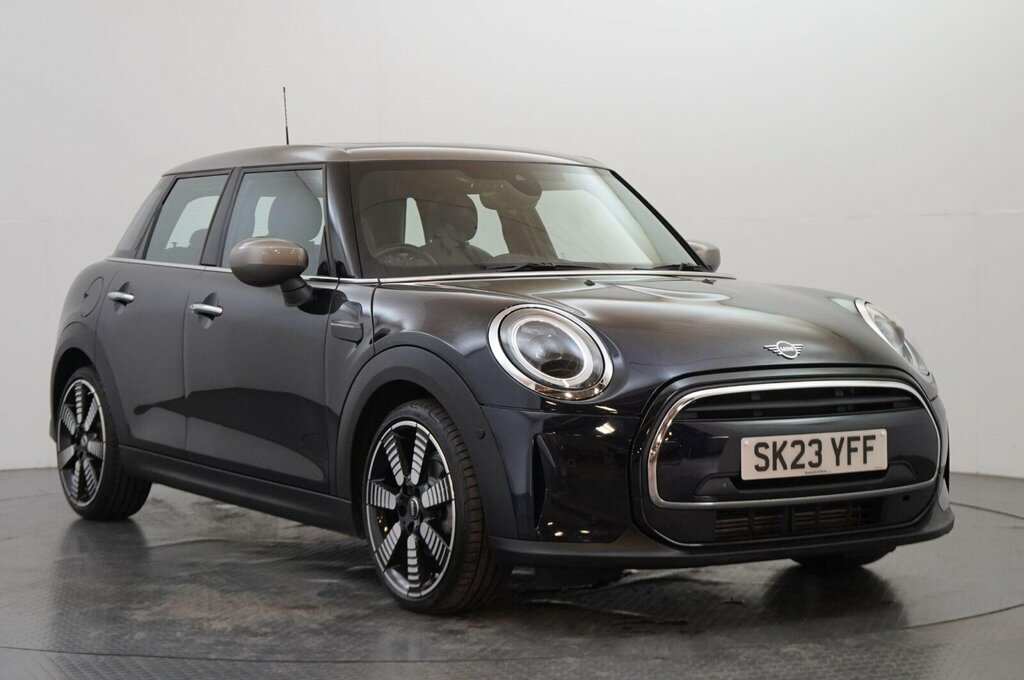 Mini Hatch 5-Door Hatch Cooper Exclusive Black
