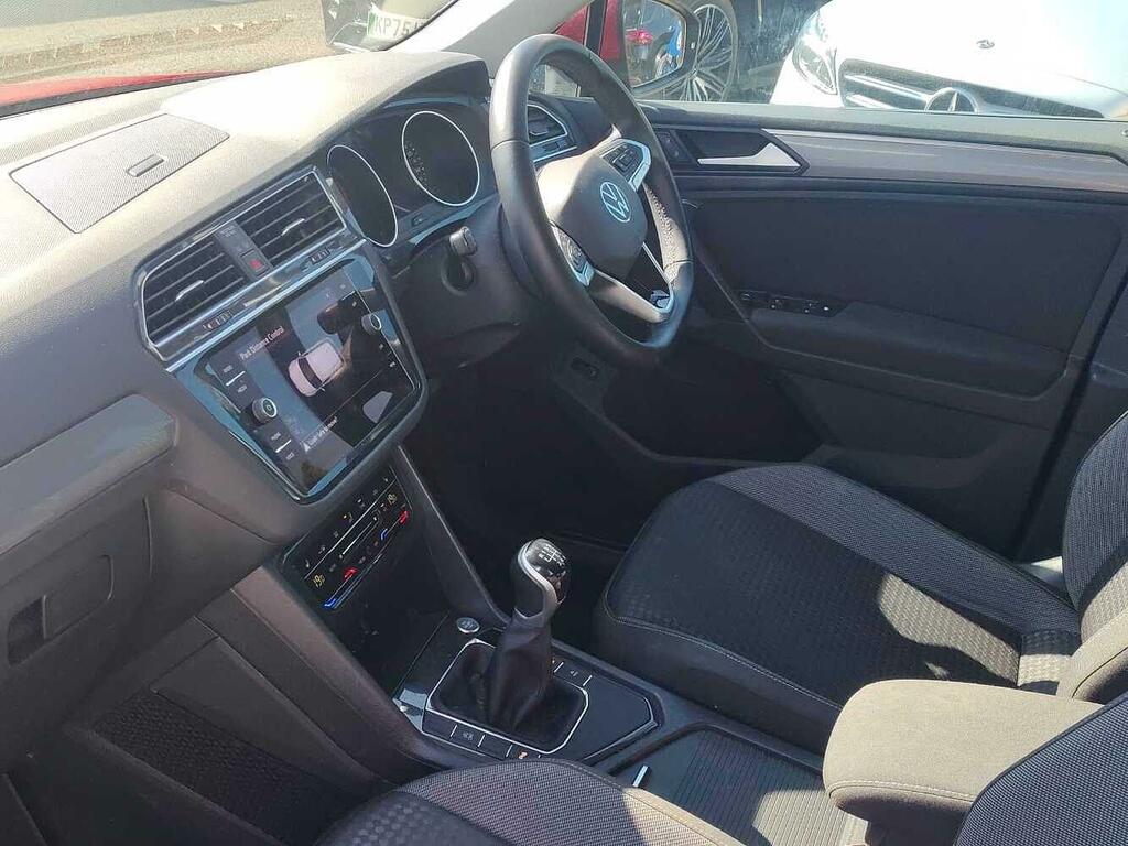 Volkswagen Tiguan 1.5 Tsi 150 Active SK22FYA Red #2