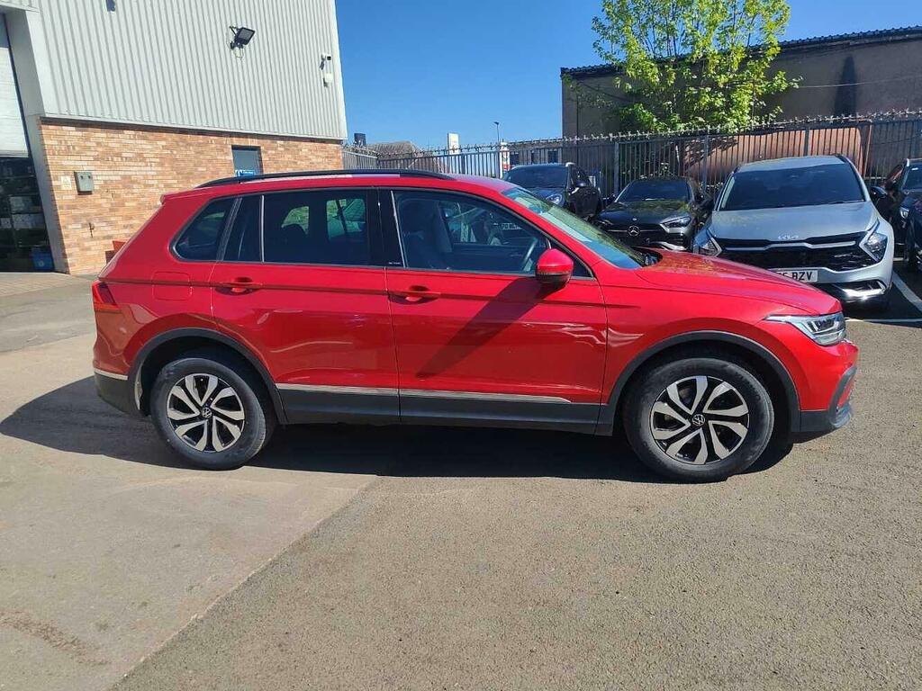Volkswagen Tiguan 1.5 Tsi 150 Active SK22FYA Red #4