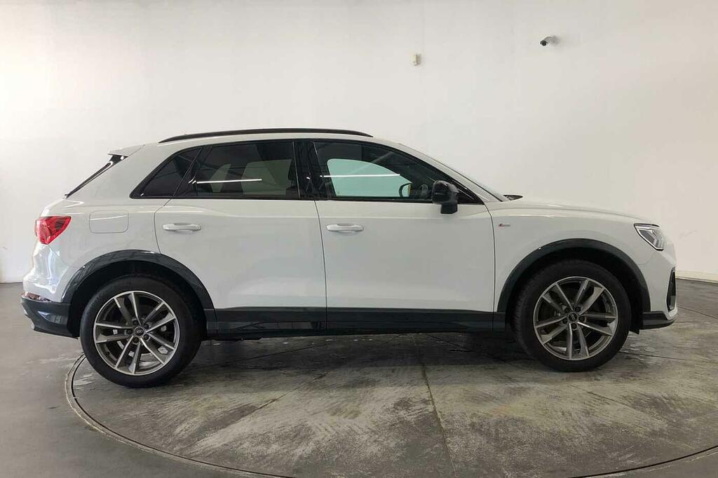 Audi Q3 Black Edition 45 Tfsi E 245 Ps S Tronic White #4