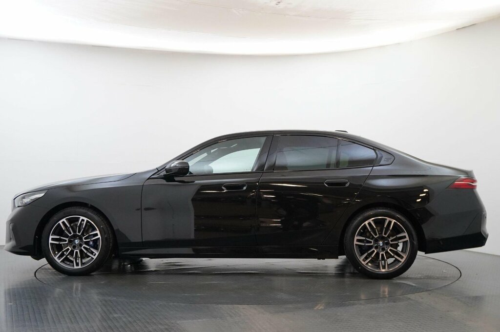 BMW 5 Series 520I M Sport Saloon SO75CCX Black #4
