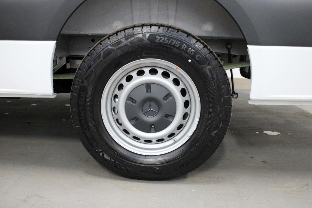 Mercedes-Benz eSprinter Pro White #13