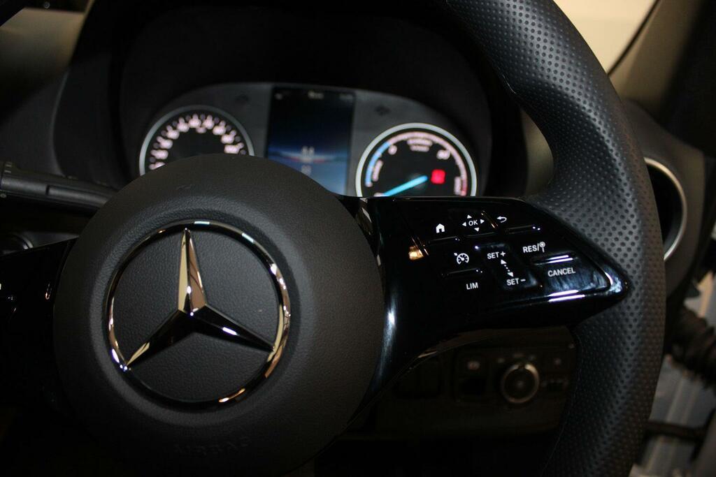 Mercedes-Benz eSprinter Pro White #22