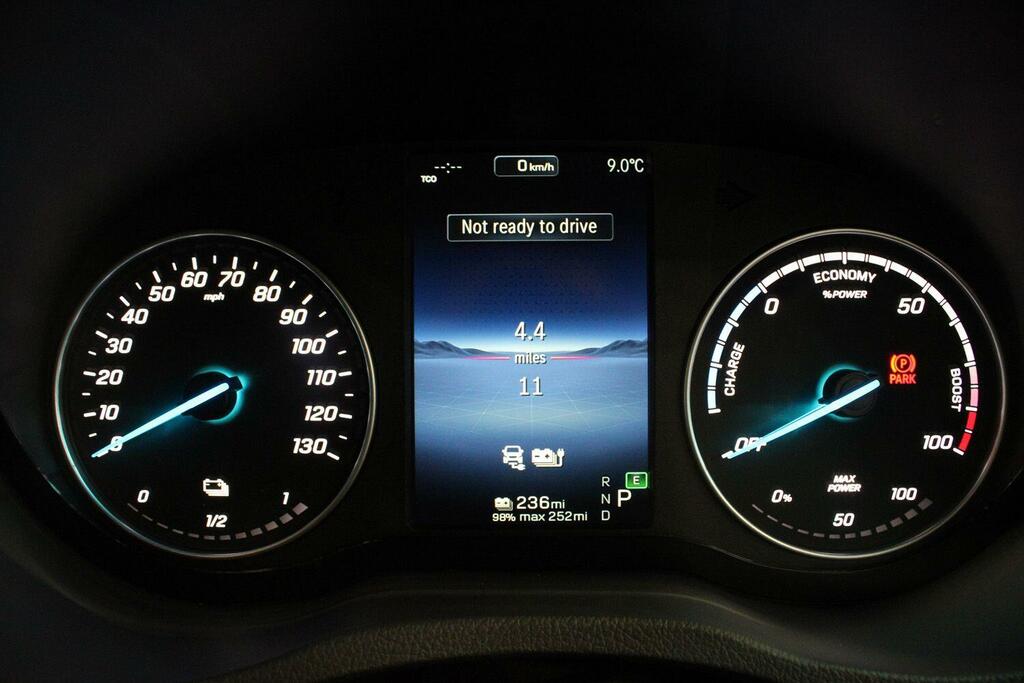 Mercedes-Benz eSprinter Pro White #17