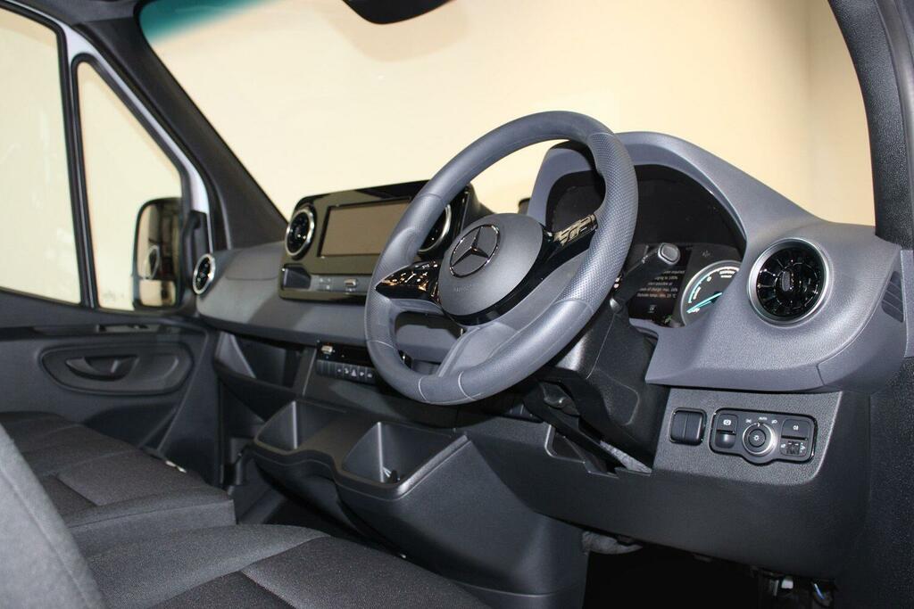 Mercedes-Benz eSprinter Pro White #15