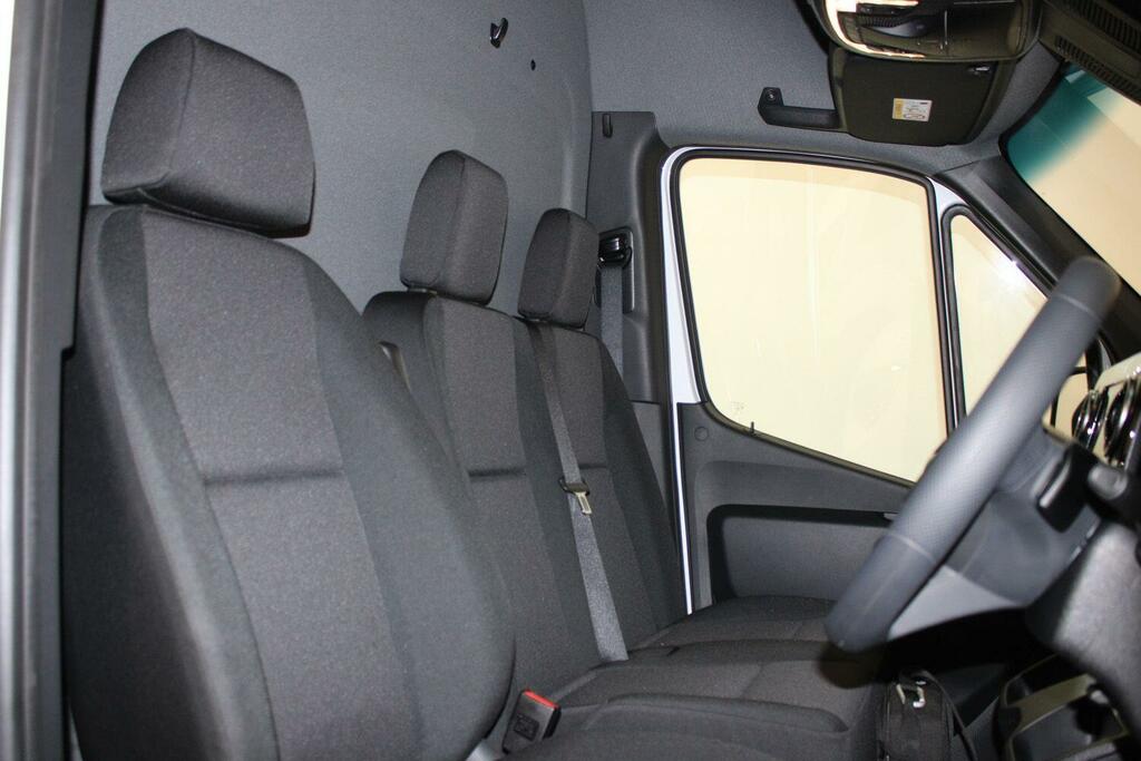 Mercedes-Benz eSprinter Pro White #10
