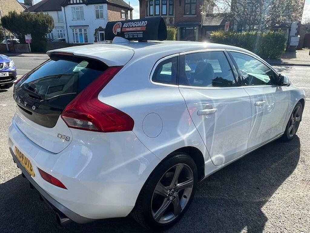 Volvo V40 Hatchback 1.6 D2 R-design Euro 5 Ss 20146 AK64OTC White #4
