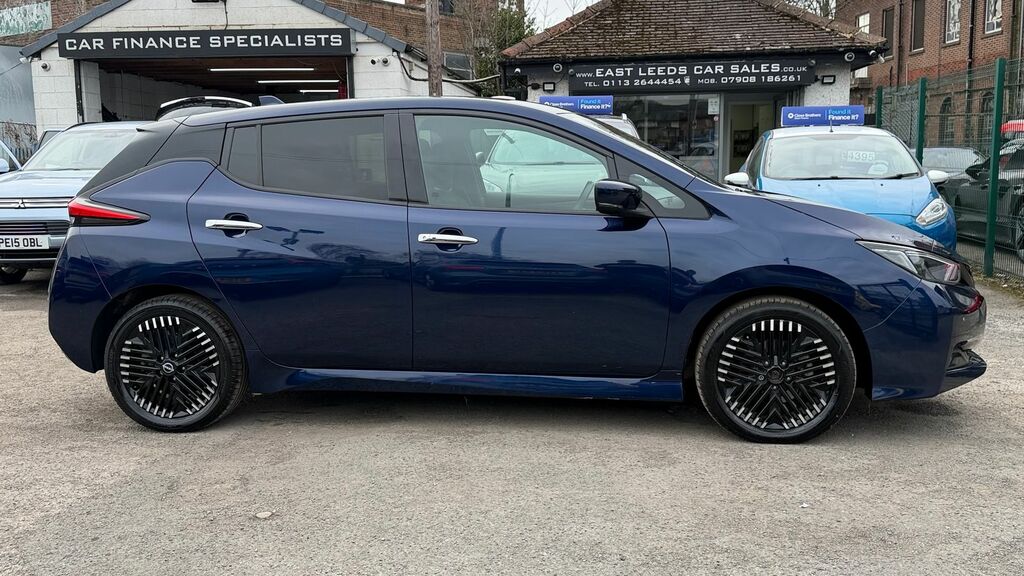 Nissan Leaf 39Kwh N-connecta Hatchback 150 LP72RJJ Blue #2