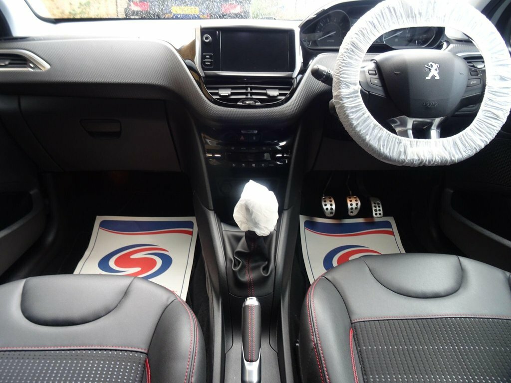 Peugeot 208 1.2L Gt Line Silver #2