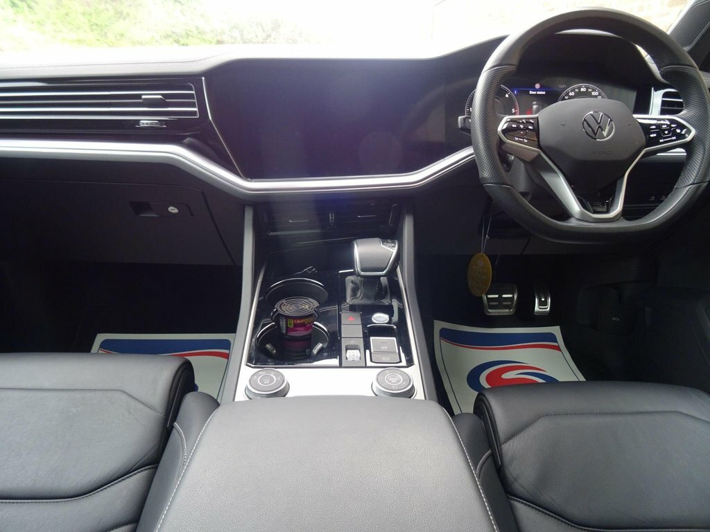 Volkswagen Touareg 3L R-line Tech Plus Black #2