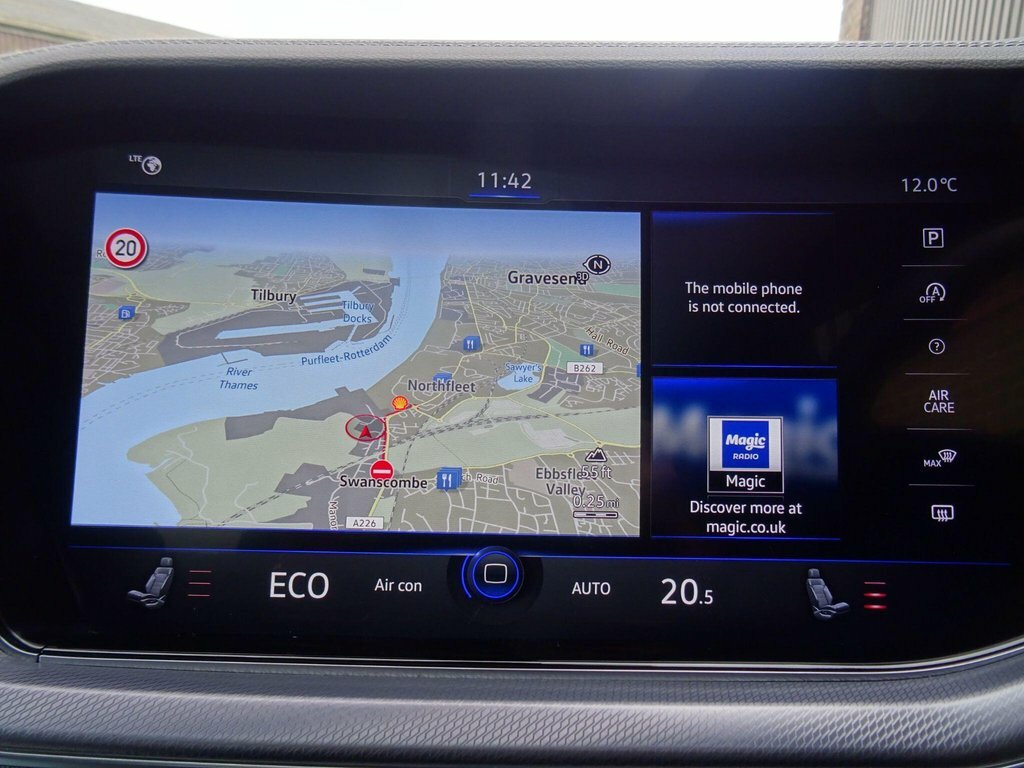 Volkswagen Touareg 3L R-line Tech Plus Black #4