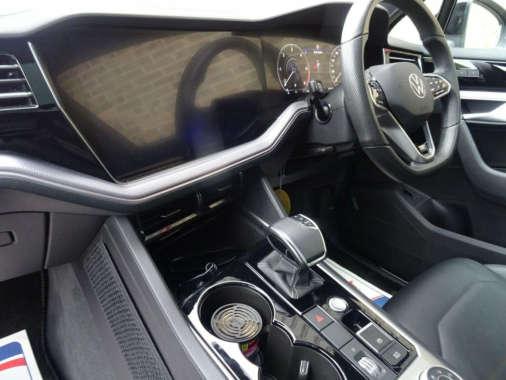 Volkswagen Touareg 3L R-line Tech Plus Black #6