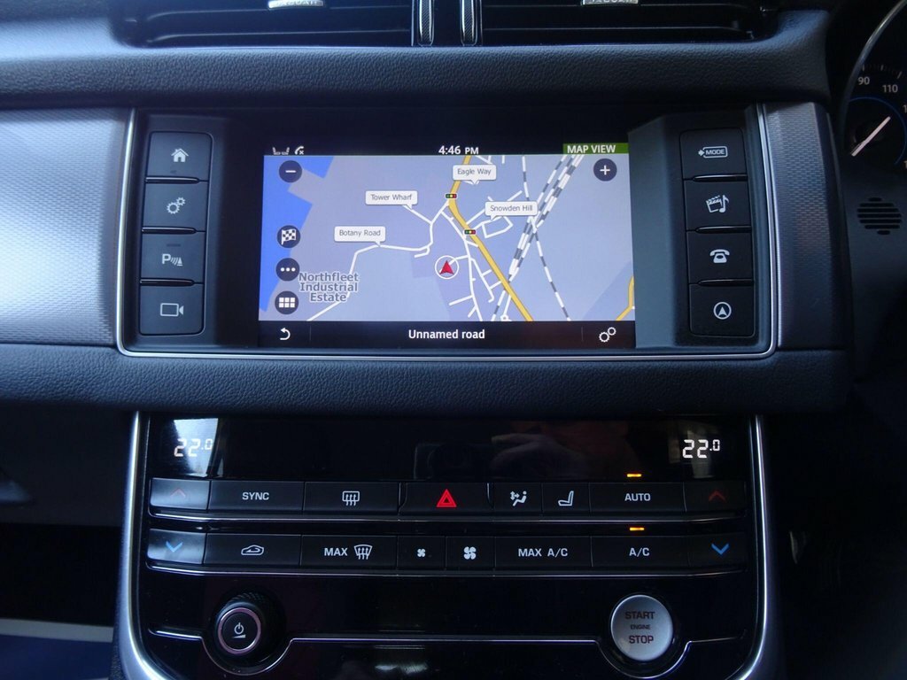 Jaguar XF 2L R-sport White #4