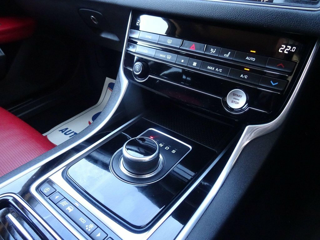 Jaguar XF 2L R-sport White #6