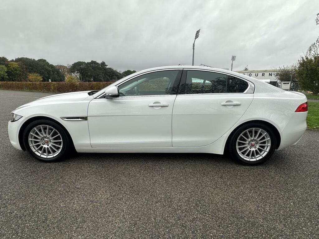 Jaguar XE 2.0D Se Saloon Euro 6 S S 163 P DF68EFG White #4