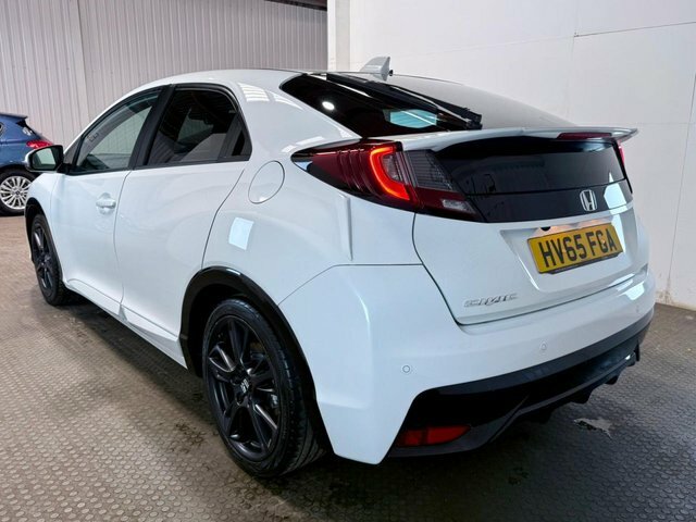 Honda Civic 2015 1.8 I-vtec Sport Hatchback White #4
