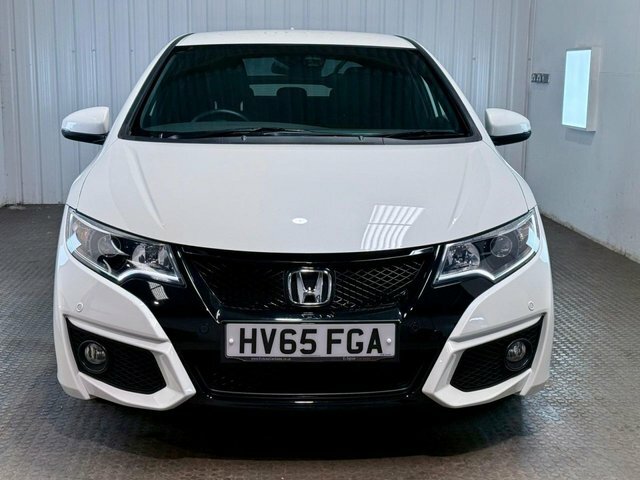 Honda Civic 2015 1.8 I-vtec Sport Hatchback White #2
