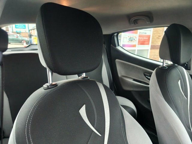 Chrysler Ypsilon 1.2L Se Silver #22