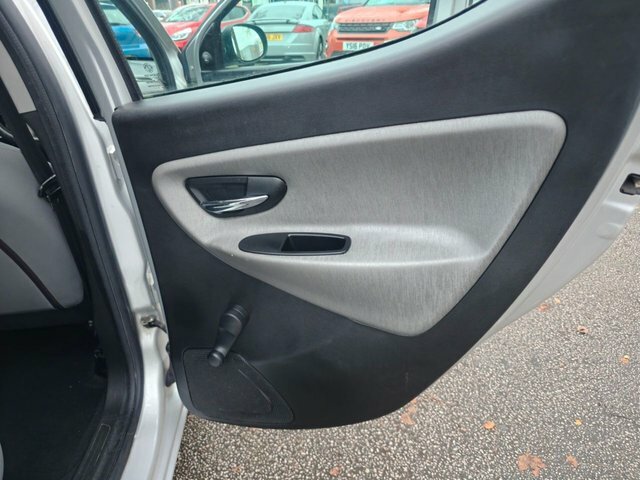 Chrysler Ypsilon 1.2L Se Silver #35