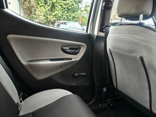 Chrysler Ypsilon 1.2L Se Silver #33