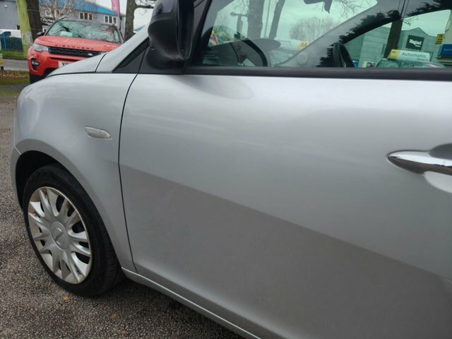 Chrysler Ypsilon 1.2L Se Silver #68