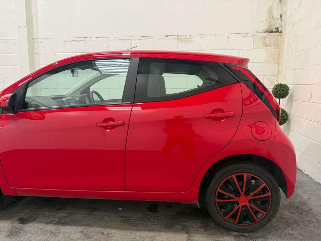 Toyota Aygo 1.0 Vvt-i X-play X-shift Euro 6 BV69ZFL Red #6