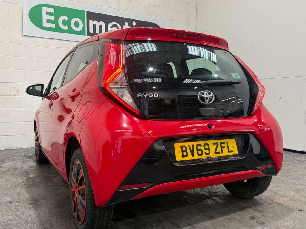 Toyota Aygo 1.0 Vvt-i X-play X-shift Euro 6 BV69ZFL Red #4