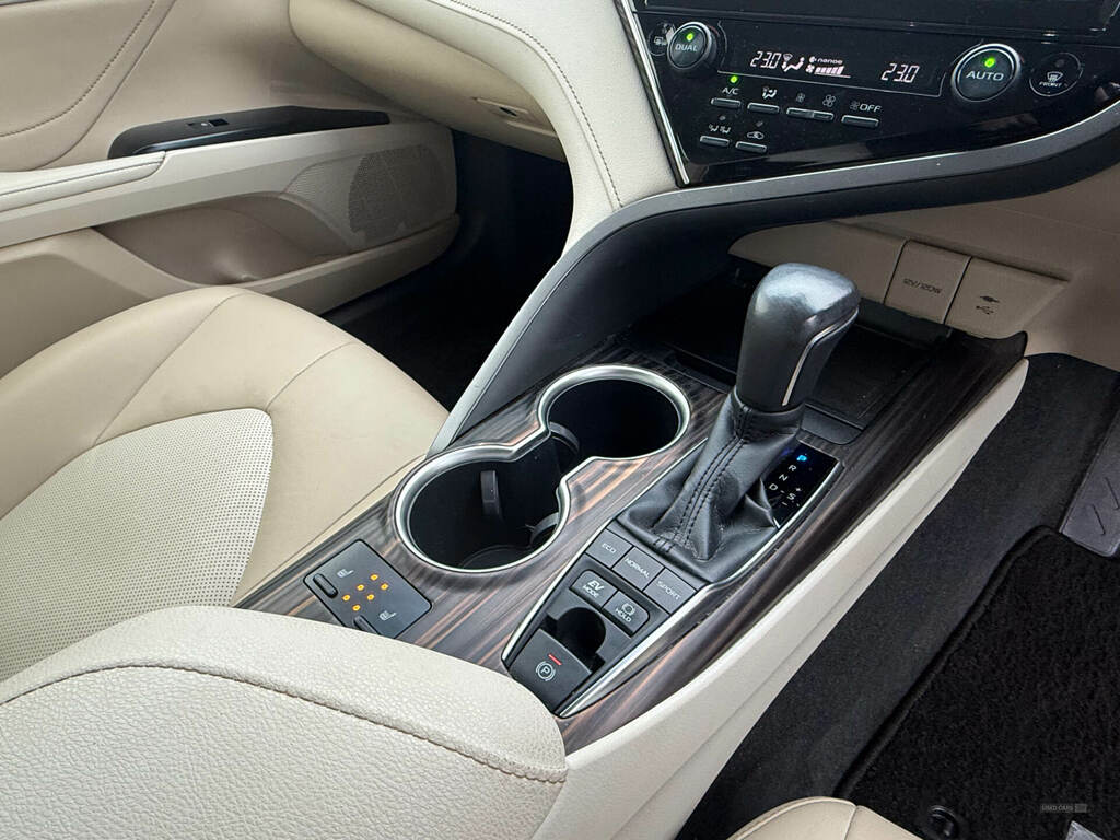 Toyota Camry 2.5 Vvt-h Design Hybrid Eu6 215Bhp Black #16