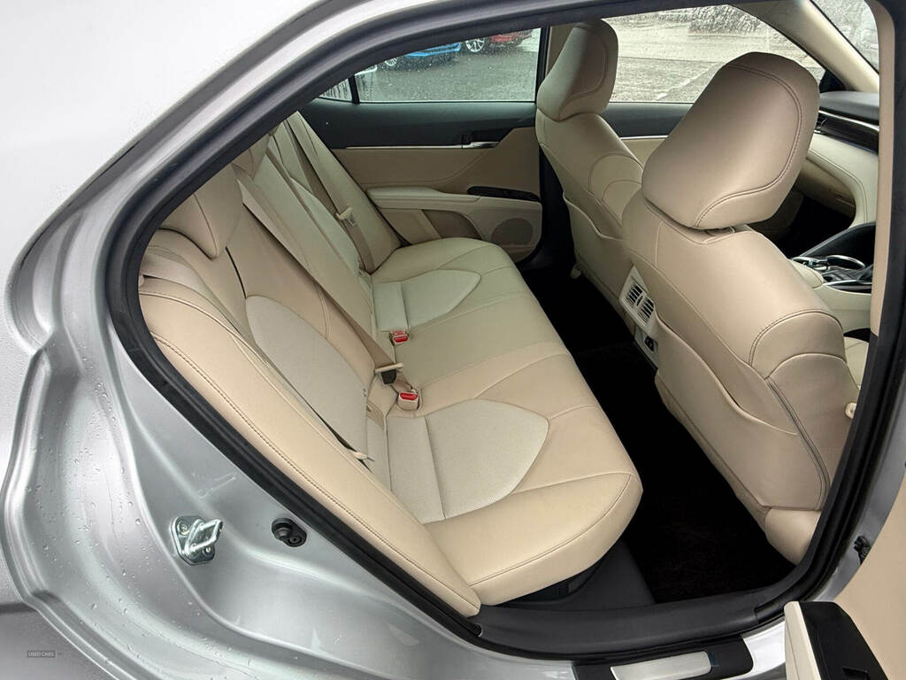 Toyota Camry 2.5 Vvt-h Design Hybrid Eu6 215Bhp Black #11