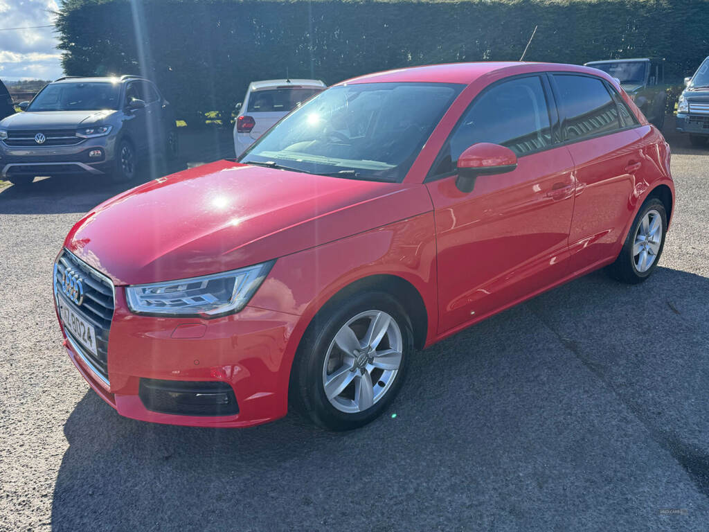 Audi A1 1.0 Tfsi Sport S-tronic Red #3